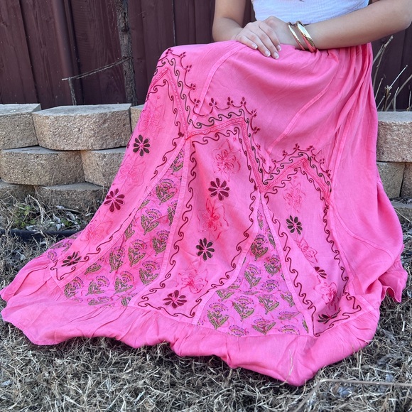 Pink Embroidered Women's Skirt - Picture 6 of 10